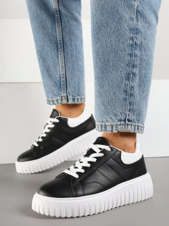 Zdjęcie produktu Czarno-Białe Sneakersy na Grubej Tłoczonej Podeszwie Zdivila Renda