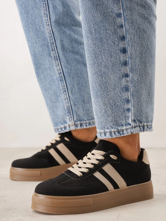 Zdjęcie produktu Czarne Sneakersy na Kauczukowej Grubej Podeszwie z Paskami po Bokach Ninlili Ideal