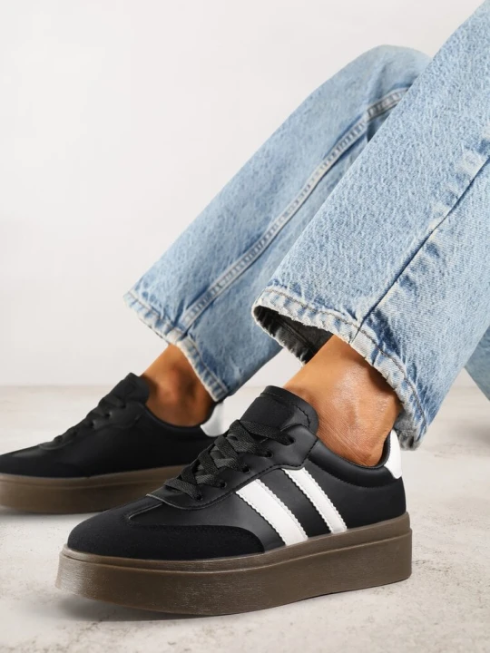 Zdjęcie produktu Czarne Sneakersy na Kauczukowej Podeszwie Ozdobione Paskami Nilimea Via Giulia