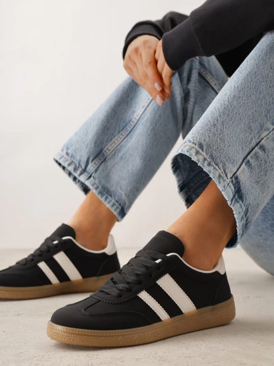 Zdjęcie produktu Czarne Sneakersy na Kauczukowej Podeszwie z Geometrycznym Motywem Vikioria Gowin