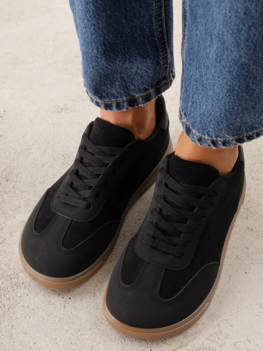 Zdjęcie produktu Czarne Sneakersy na Kauczukowej Podeszwie z Szerokim Noskiem Arlenia Ideal