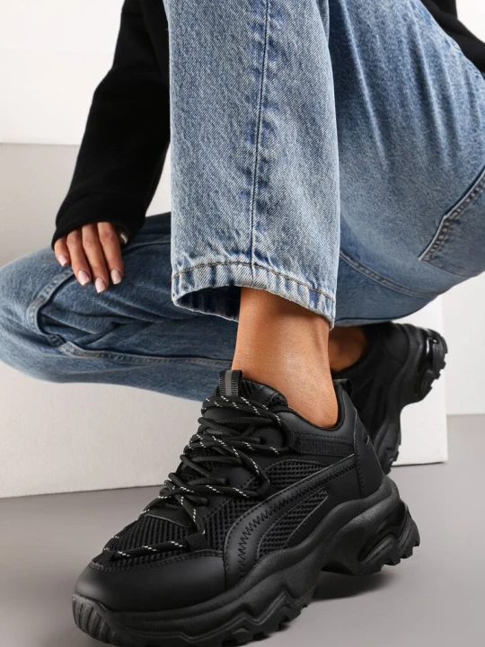 Zdjęcie produktu Czarne Sneakersy na Masywnej Podeszwie z Siateczkowym Wstawkami i Ozdobnymi Sznurówkami Ollavia Vices