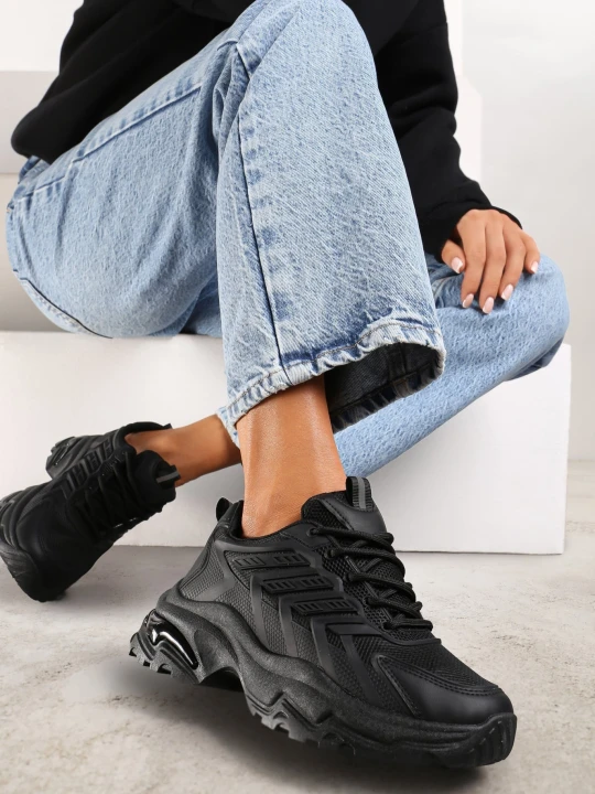Zdjęcie produktu Czarne Sneakersy na Niskiej Platformie z Ozdobnymi Wstawkami na Cholewce Amrogia Vices