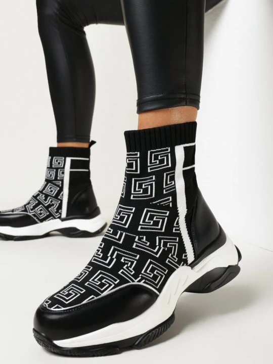 Zdjęcie produktu Czarne Sneakersy na Płaskiej Grubej Podeszwie ze Skarpetkową Cholewką Sonvala
