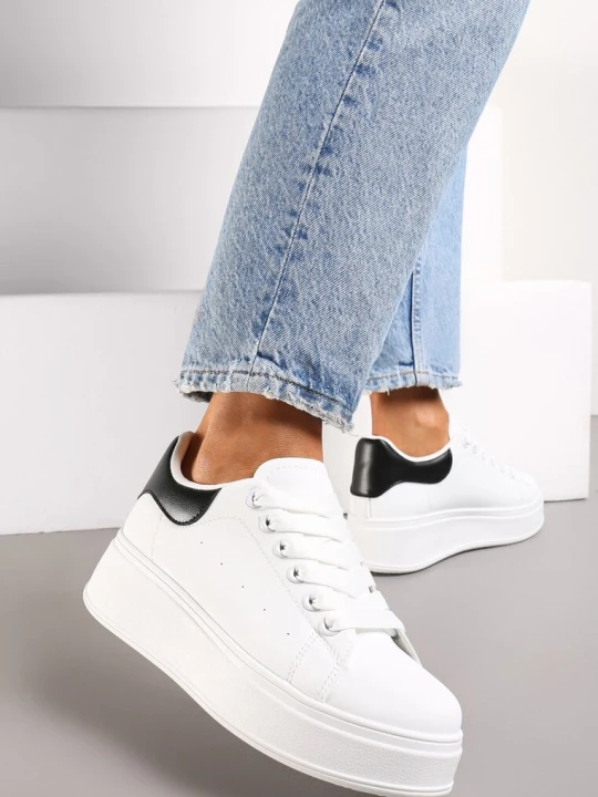 Zdjęcie produktu Biało-Czarne Sneakersy na Platformie Ozdobione Kontrastową Wstawką Aviasta