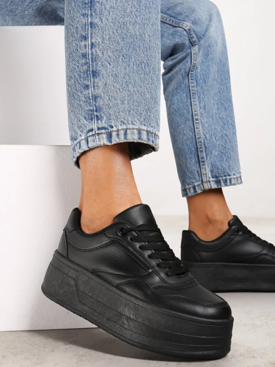 Zdjęcie produktu Czarne Sneakersy na Tłoczonej Grubej Podeszwie Vaitessa