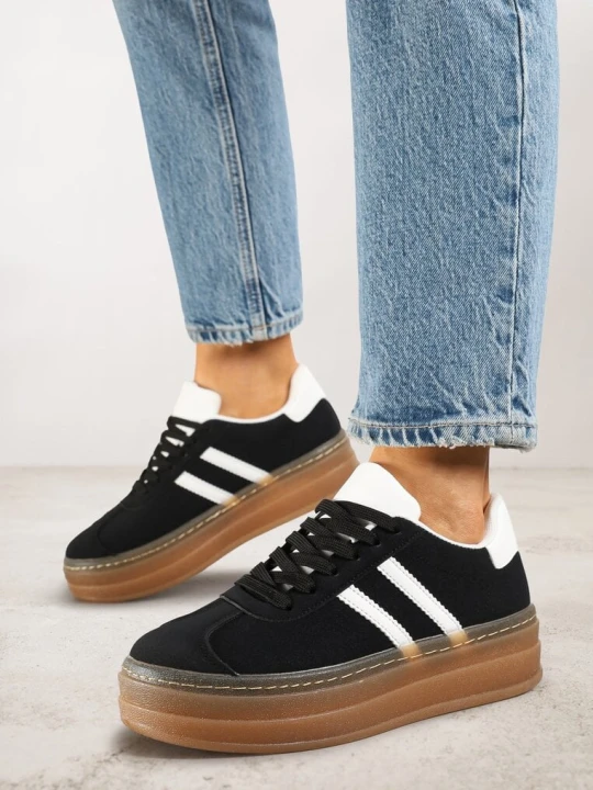 Zdjęcie produktu Czarne Sneakersy na Tłoczonej Platformie Ozdobione Paskami Felainora Mulanka