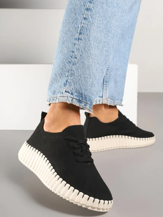 Zdjęcie produktu Czarne Sneakersy na Tłoczonej Platformie z Ażurową Cholewką Ronfira Super Mode