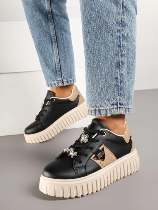 Zdjęcie produktu Czarne Sneakersy na Tłoczonej Platformie z Metalicznymi Ozdobami Eleanilia