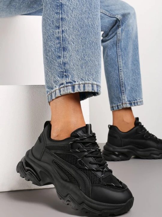 Zdjęcie produktu Czarne Sneakersy na Tłoczonej Podeszwie z Ozdobnym Sznurowaniem i Wstawkami z Siateczki Xerxia Vices