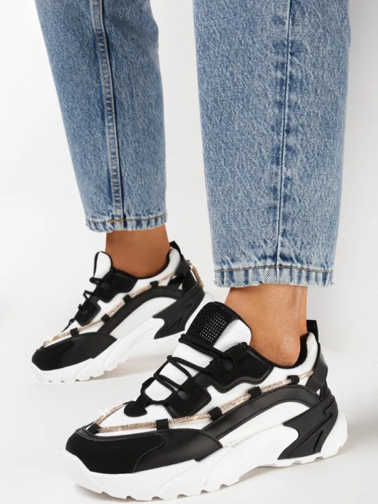 Zdjęcie produktu Czarne Sneakersy Ozdobione Biżuteryjnym Sznurkiem Aellwin
