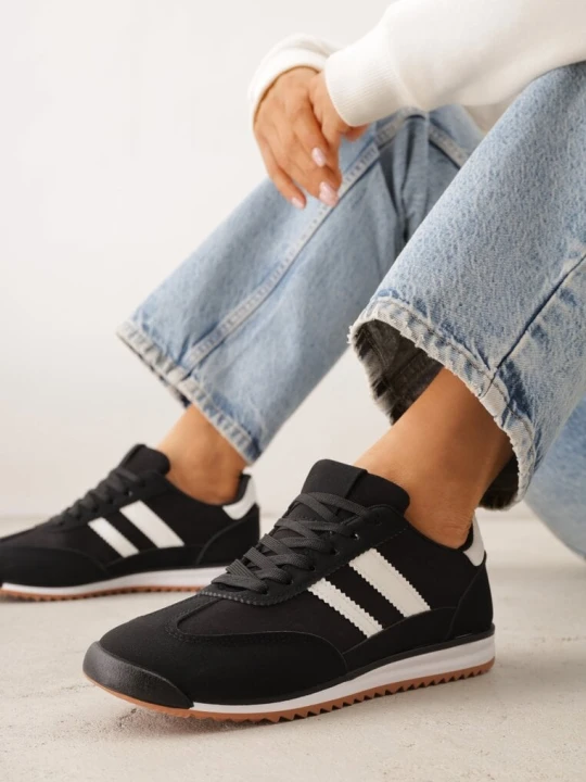 Zdjęcie produktu Czarne Sneakersy Ozdobione Dwoma Paskami Lannatea Mulanka