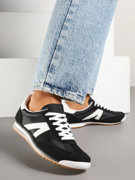 Zdjęcie produktu Czarne Sneakersy Ozdobione Geometrycznym Motywem Clevandra Maira