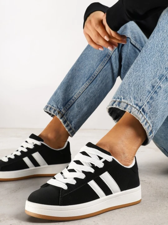 Zdjęcie produktu Czarne Sneakersy Ozdobione Motywem Pasków Flortewi Sport