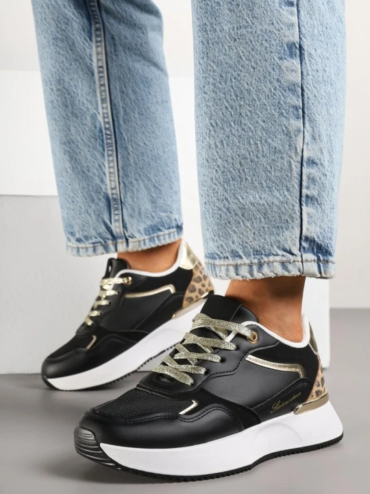 Zdjęcie produktu Czarne Sneakersy Ozdobione Napisem i Panterką Wakkaria Tulipano