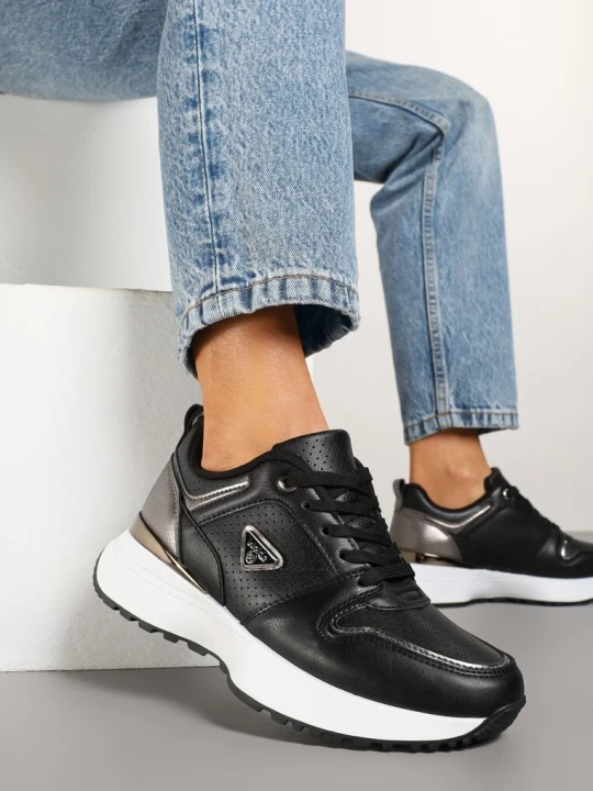 Zdjęcie produktu Czarne Sneakersy Ozdobione Perforacją i Geometryczną Aplikacją Senilanea Weide