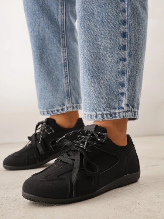 Zdjęcie produktu Czarne Sneakersy Ozdobione Przeszyciami i Podwójnym Sznurowaniem Coraera Kang You