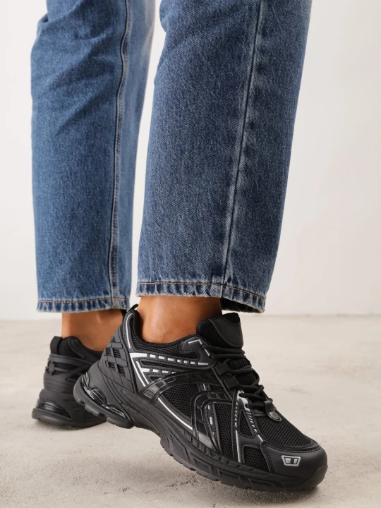 Zdjęcie produktu Czarne Sneakersy Siateczkowe na Piankowej Podeszwie z Ozdobnymi Przeszyciami Faria Mulanka