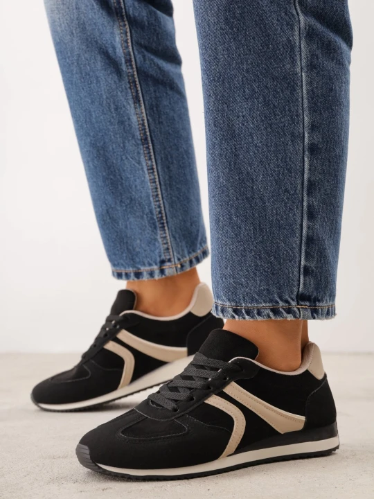 Zdjęcie produktu Czarne Sneakersy Sportowe z Imitacji Zamszu z Geometrycznymi Wstawkami Shanoom Marquiiz