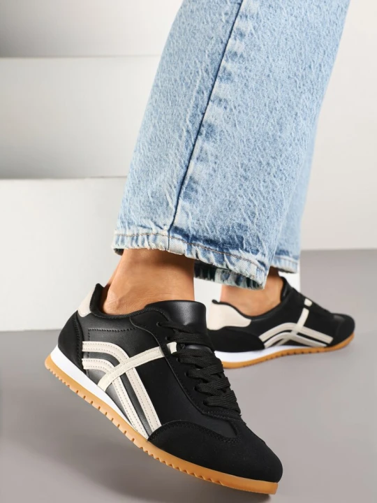 Zdjęcie produktu Czarne Sneakersy Typu Klasyczne Tenisówki Zdobione Przeszyciami Zardiva Maira