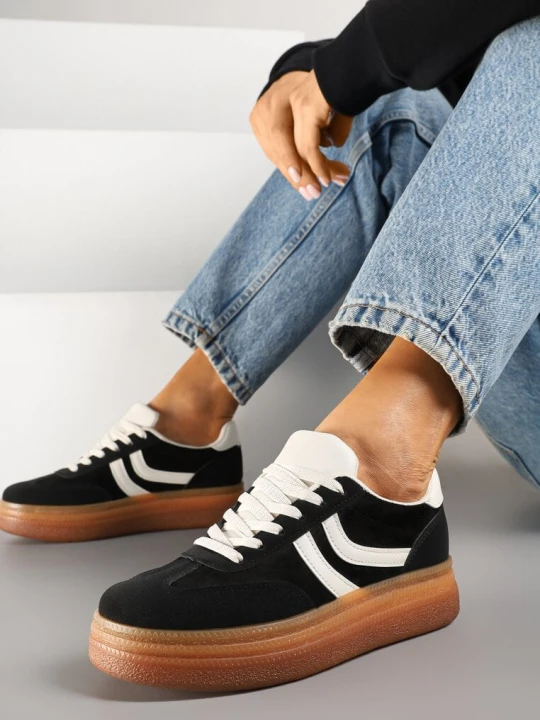 Zdjęcie produktu Czarne Sneakersy Typu Kultowe Tenisówki na Niskiej Platformie Olritia Ideal