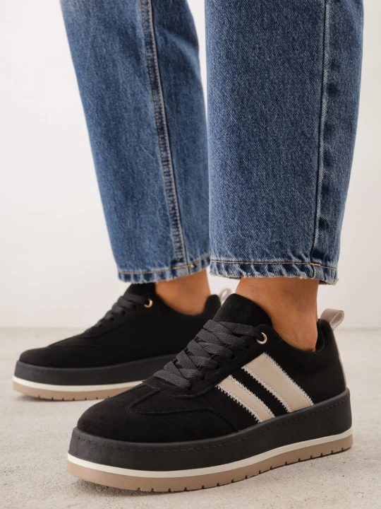 Zdjęcie produktu Czarne Sneakersy Typu Kultowe Tenisówki o Fakturze Zamszu na Platformie Numissa Ideal