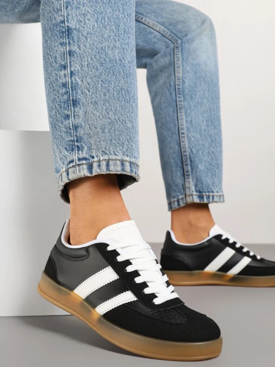 Zdjęcie produktu Czarne Sneakersy Typu Kultowe Tenisówki z Ozdobnymi Przeszyciami Selfia Gowin