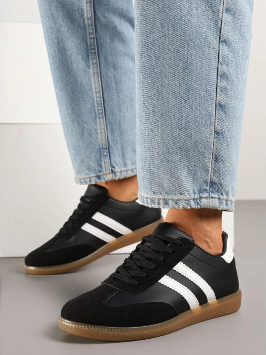 Zdjęcie produktu Czarne Sneakersy Typu Kultowe Tenisówki Zdobione Przeszyciami Remiana Modern World