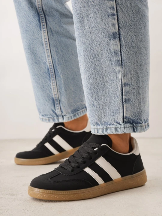 Zdjęcie produktu Czarne Sneakersy Typu Tenisówki Ozdobione Paskami po Bokach Fefia Gowin