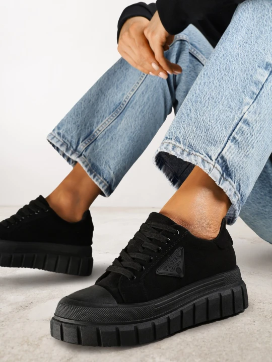 Zdjęcie produktu Czarne Sneakersy Vices na Grubej Podeszwie z Geometryczną Aplikacją Leanae