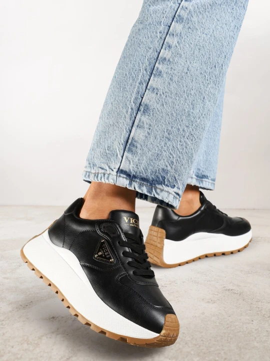 Zdjęcie produktu Czarne Sneakersy Vices na Grubej Podeszwie z Metaliczną Ozdobą Nelastra