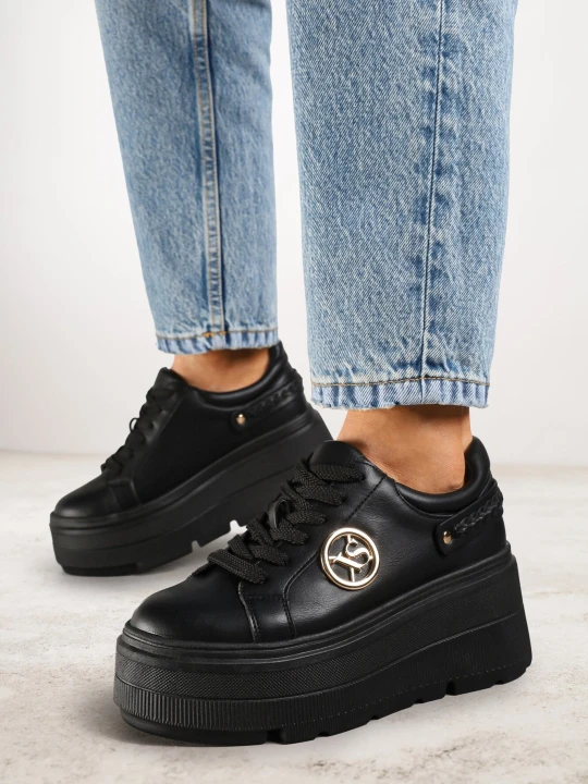 Zdjęcie produktu Czarne Sneakersy Vices na Grubej Podeszwie z Metaliczną Ozdobą Tatorelis