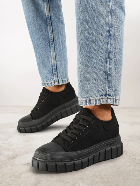 Zdjęcie produktu Czarne Sneakersy Vices na Grubej Tłoczonej Podeszwie z Perforacją Lealita