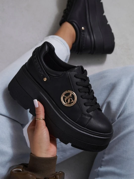 Zdjęcie produktu Czarne Sneakersy Vices na Platformie Ozdobione Metaliczną Aplikacją Tatellia
