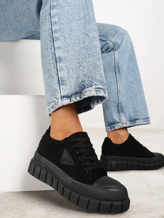 Zdjęcie produktu Czarne Sneakersy Vices na Platformie z Ozdobą i Napisem Leawen