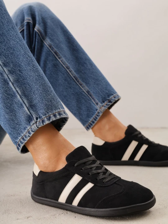 Zdjęcie produktu Czarne Sneakersy w Stylu Barefoot z Szerokim Noskiem z Imitacji Zamszu Ozdobione Paskami Canne Ideal