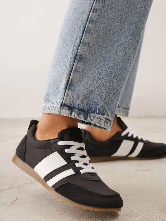Zdjęcie produktu Czarne Sneakersy w Stylu Klasycznych Tenisówek z Marszczeniem z Tyłu Aiglise Ideal
