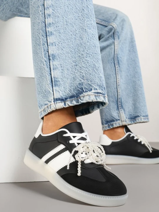 Zdjęcie produktu Czarne Sneakersy w Stylu Klasycznych Tenisówek z Perłowym Zdobieniem Nalarie