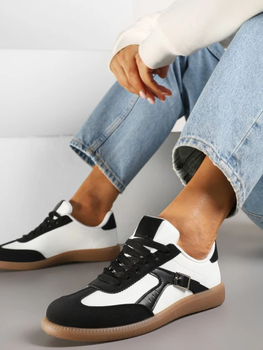 Zdjęcie produktu Czarno-Białe Sneakersy Klasyczne Tenisówki Zdobione Klamerką Senaniela Yesmile