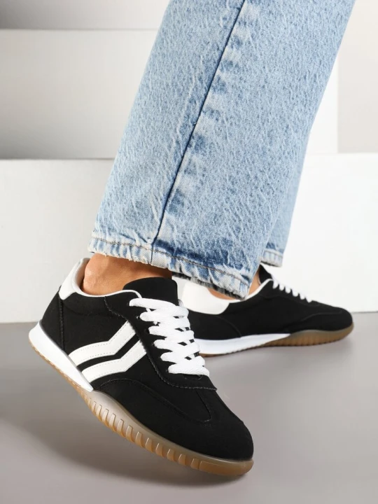 Zdjęcie produktu Czarne Sneakersy w Typie Tenisówek z Ozdobnymi Paskami Zommea