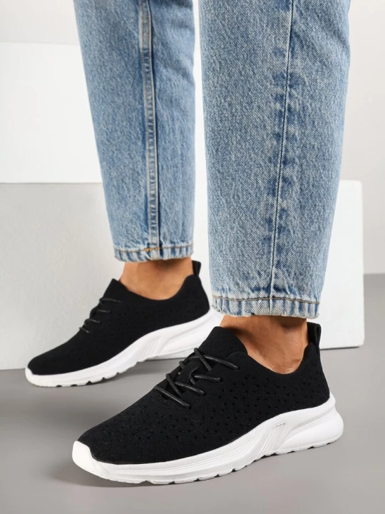 Zdjęcie produktu Czarne Sneakersy z Ażurową Elastyczną Cholewką Feniosse Weide