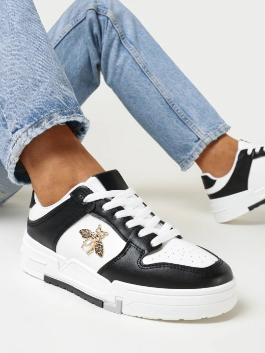Zdjęcie produktu Czarne Sneakersy z Biżuteryjną Aplikacją w Kształcie Owada Sonaria