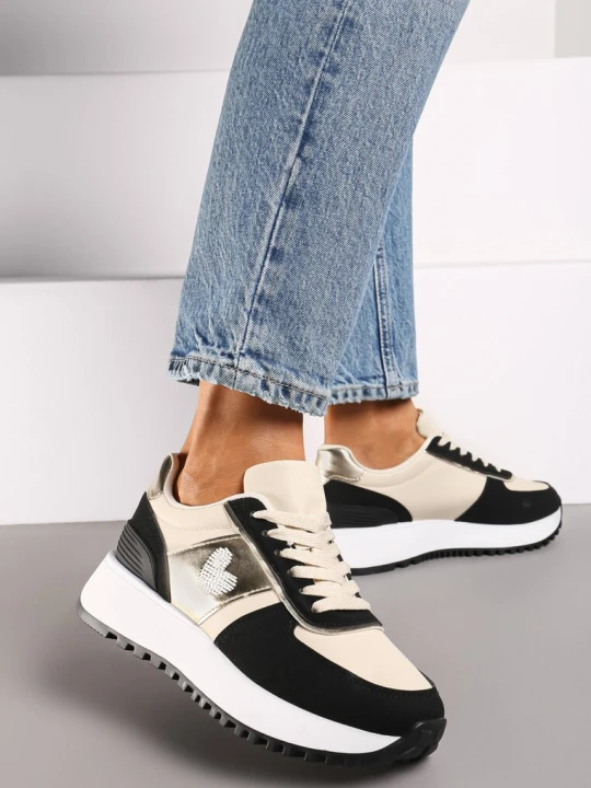 Zdjęcie produktu Czarne Sneakersy z Naszywką Serduszka i Piankową Platformą Timera