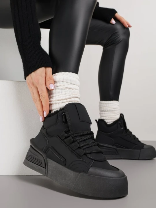 Zdjęcie produktu Czarne Sneakersy z Ociepleniem na Platformie z Tłoczeniem Newedela Vices