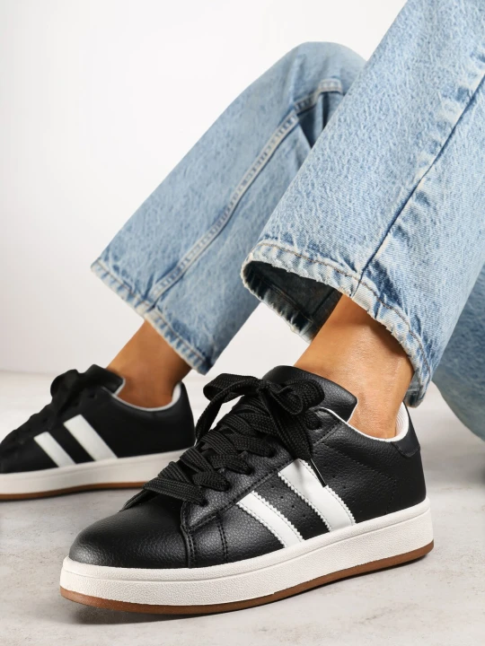 Zdjęcie produktu Czarne Sneakersy z Perforacją i Ozdobnymi Paskami Deolene Renda