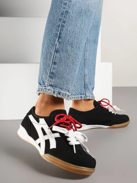 Zdjęcie produktu Czarne Sneakersy z Podwójnym Wiązaniem Ozdobione Paskami Varozi