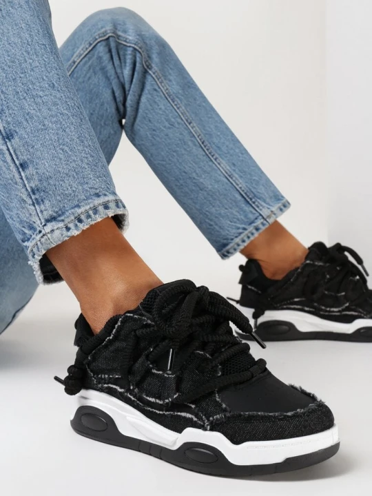 Zdjęcie produktu Czarne Sneakersy z Szerokimi Sznurówkami Zdobione Materiałowymi Wstawkami i Perforacją Niriela
