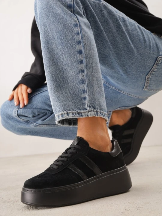 Zdjęcie produktu Czarne Sneakersy z Zamszu Naturalnego na Platformie ze Skórzaną Wkładką Rionelle Goodin