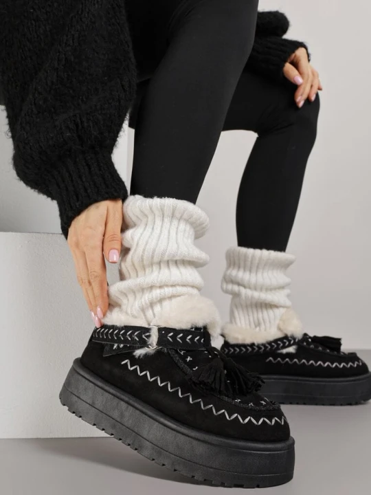 Zdjęcie produktu Czarne Śniegowce na Platformie Ozdobione Haftem i Frędzlami Linomis Fashion Belle