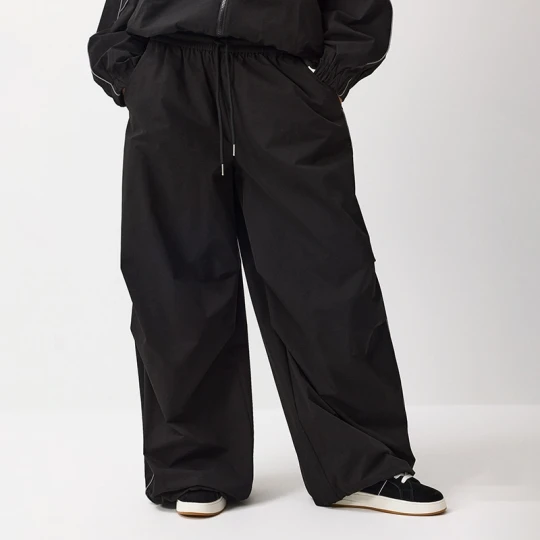 Zdjęcie produktu Czarne spodnie baggy z lampasami House